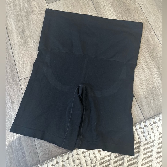 Yummie Shapewear | Perfectly Smooth & Perfect Booty | Like NEW | Size 1X / 2X - Picture 2 of 3